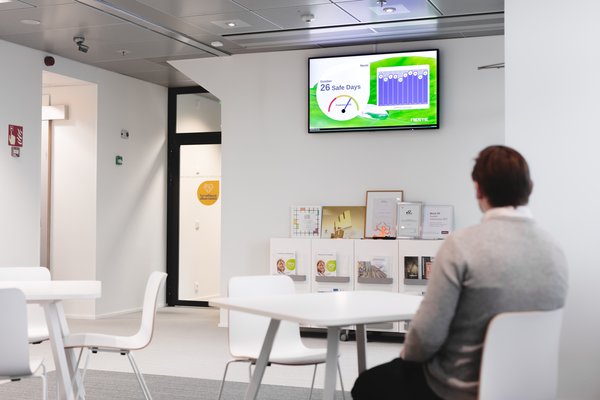 live digital signage in office